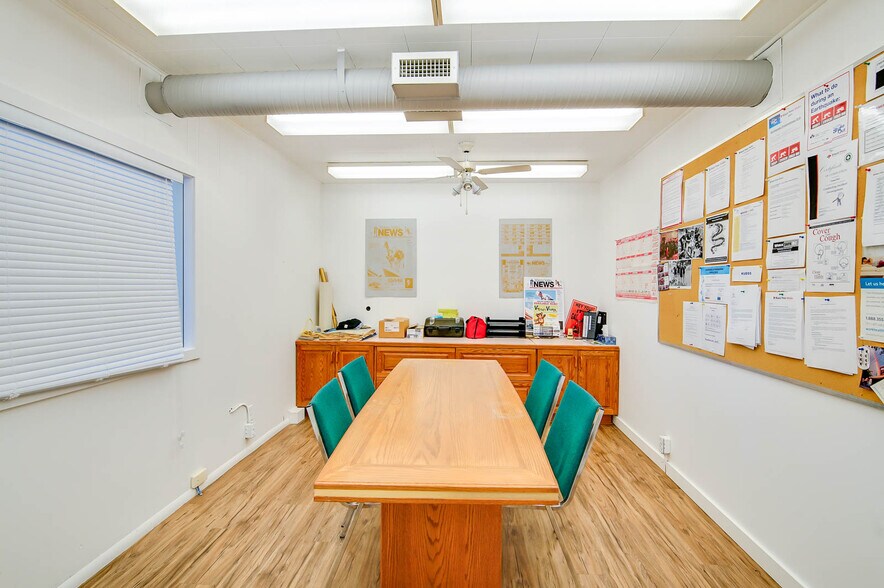 More Photos Of 4918 Napier St, Port Alberni Flex For Sale