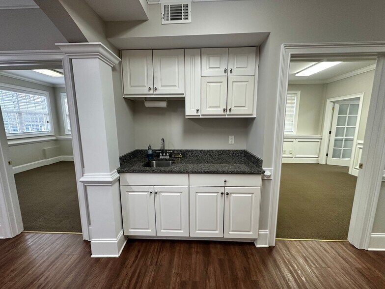 More Photos Of 327 Dahlonega St, Cumming Medical For Sale