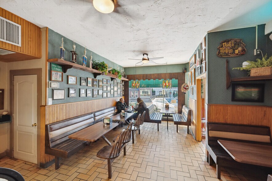 More Photos Of 21 Hill St, Southampton Restaurant For Lease