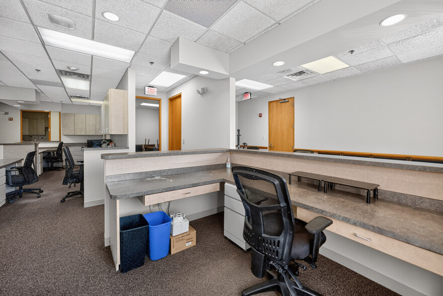 More Photos Of 290 Springfield Dr, Bloomingdale Medical For Lease