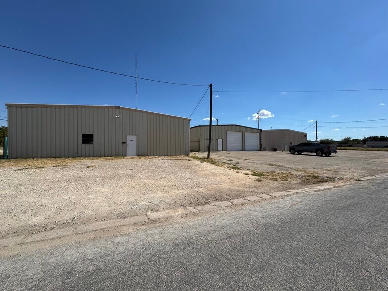 More Photos Of 2301 Oak St, Abilene Unknown For Lease