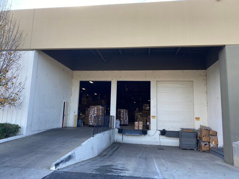 More Photos Of 20310 Plummer St, Chatsworth Manufacturing For Lease