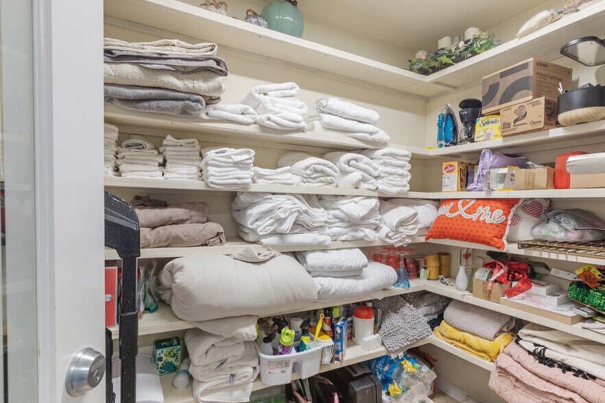 More Photos Of 608 W Morse St, Fredericksburg Specialty For Sale