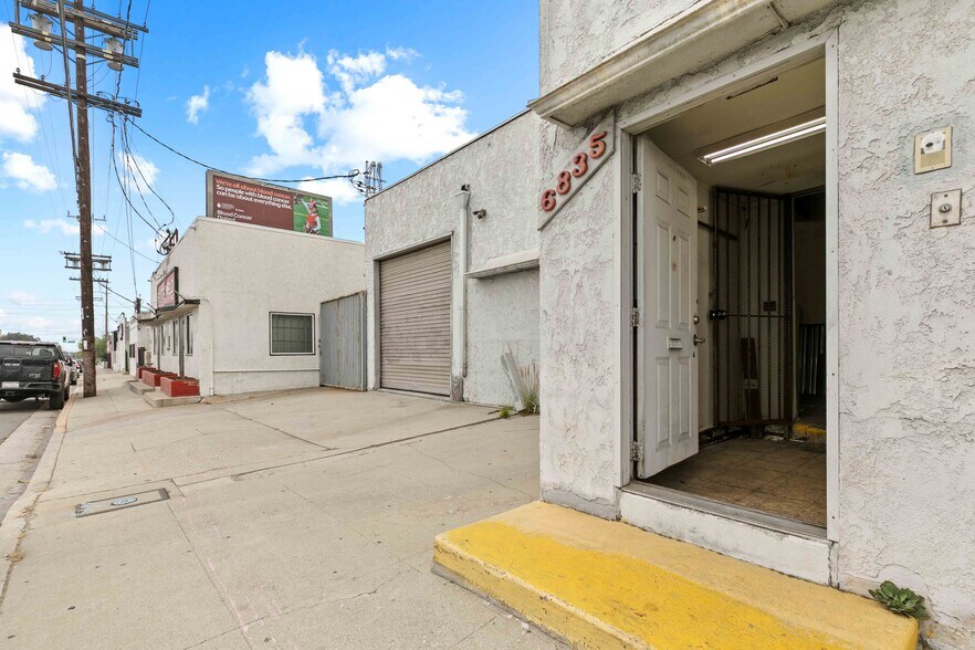 More Photos Of 6835 Tujunga Ave, North Hollywood Warehouse For Lease