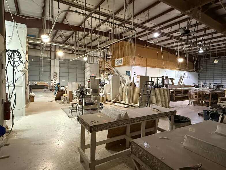 More Photos Of 707 N Frontier Rd, Papillion Industrial For Sale