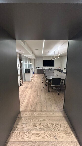 More Photos Of 10 Times Sq, New York Office For Lease