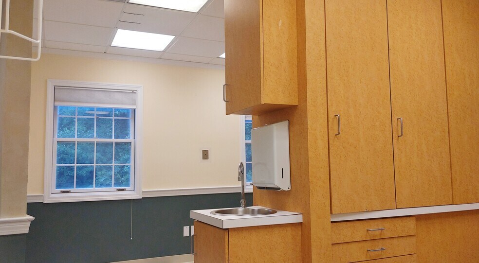 More Photos Of 149 Durham Rd, Madison Coworking Space