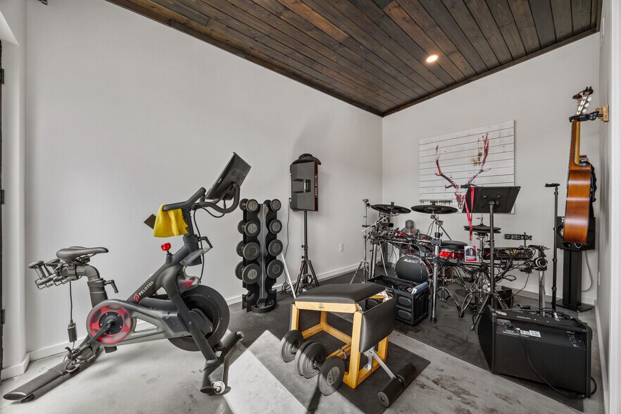 More Photos Of 102 E Lakeshore Dr, Pateros Auto Repair For Sale