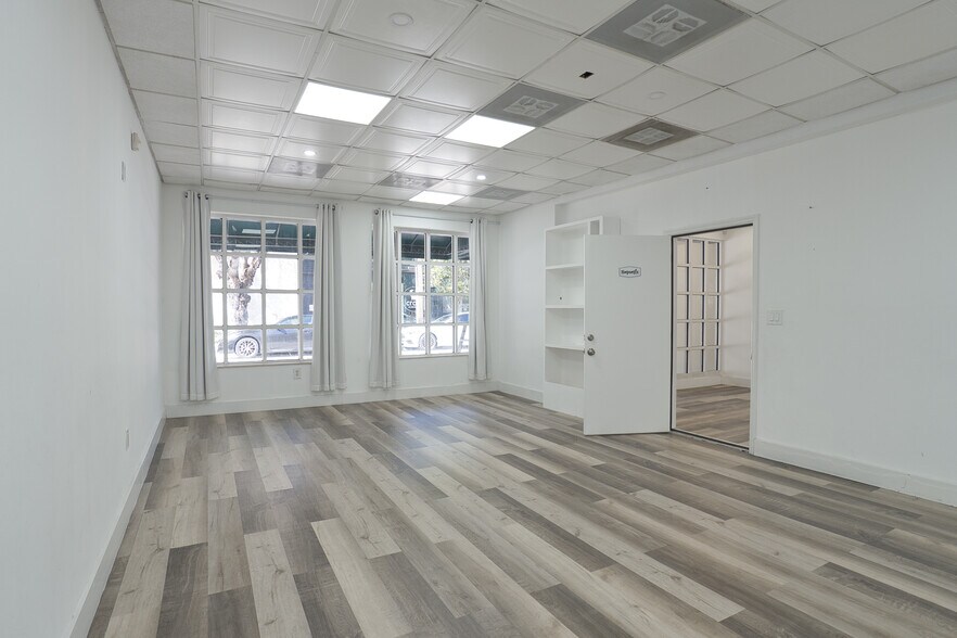 More Photos Of 7313 SW 59th Ct, South Miami Storefront Retail Office For Lease