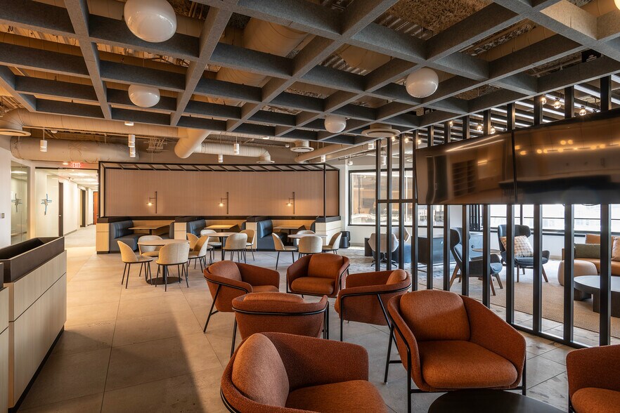 More Photos Of 1 N Central Ave, Phoenix Office For Lease