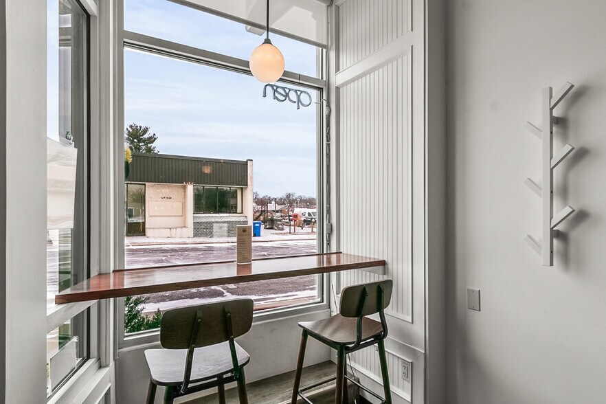 More Photos Of 618 Oak St, Baraboo General Retail For Sale