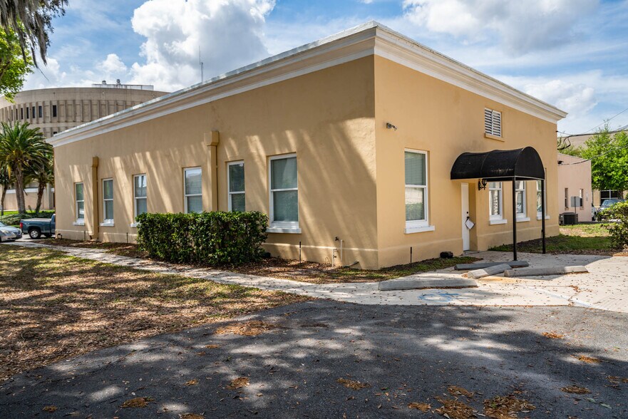 More Photos Of 220 W Main St, Tavares Office For Lease