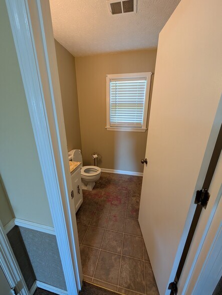 More Photos Of 707 Jewell Rd, Wilmore Warehouse For Sale