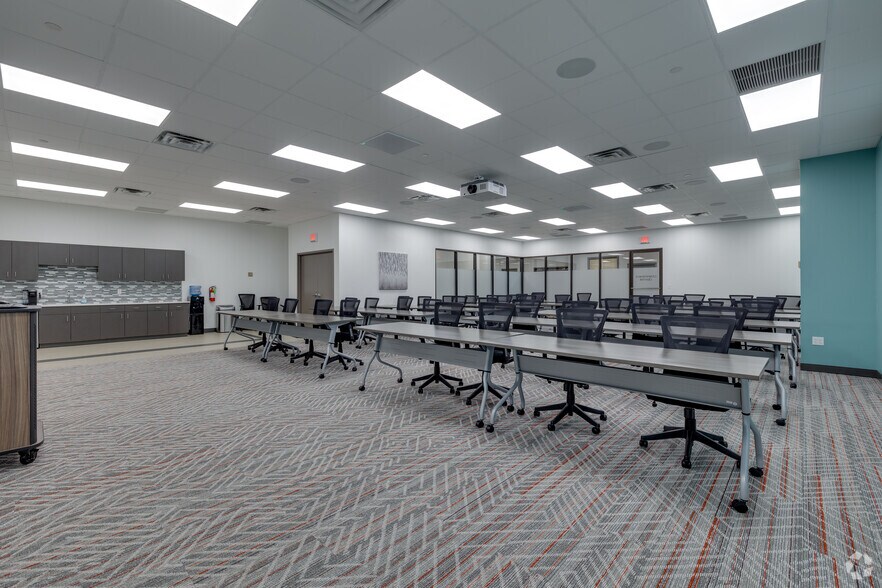 More Photos Of 3030 NW Expressway, Oklahoma City Office Residential For Lease