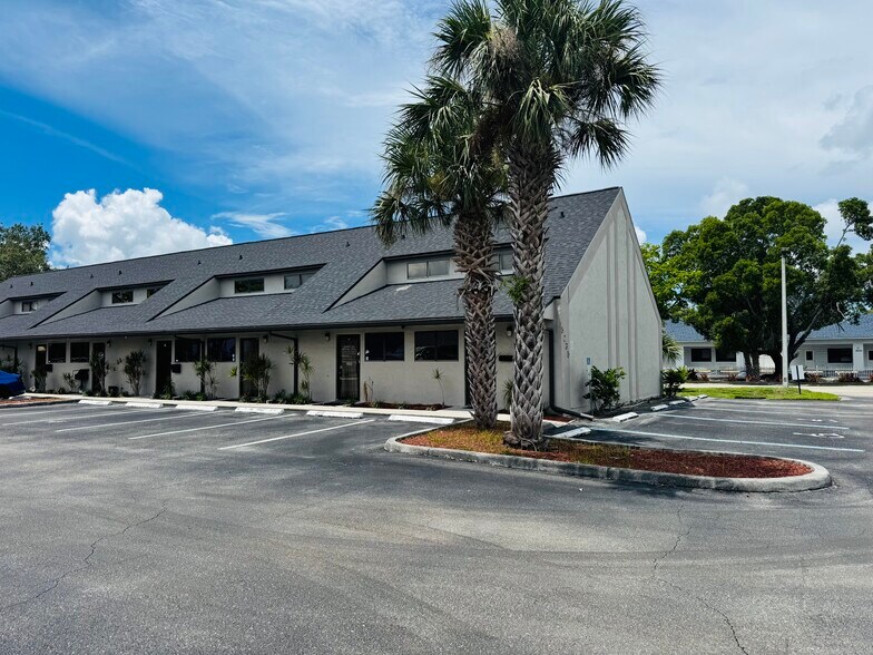 More Photos Of 5235 Ramsey Way, Fort Myers Office For Sale
