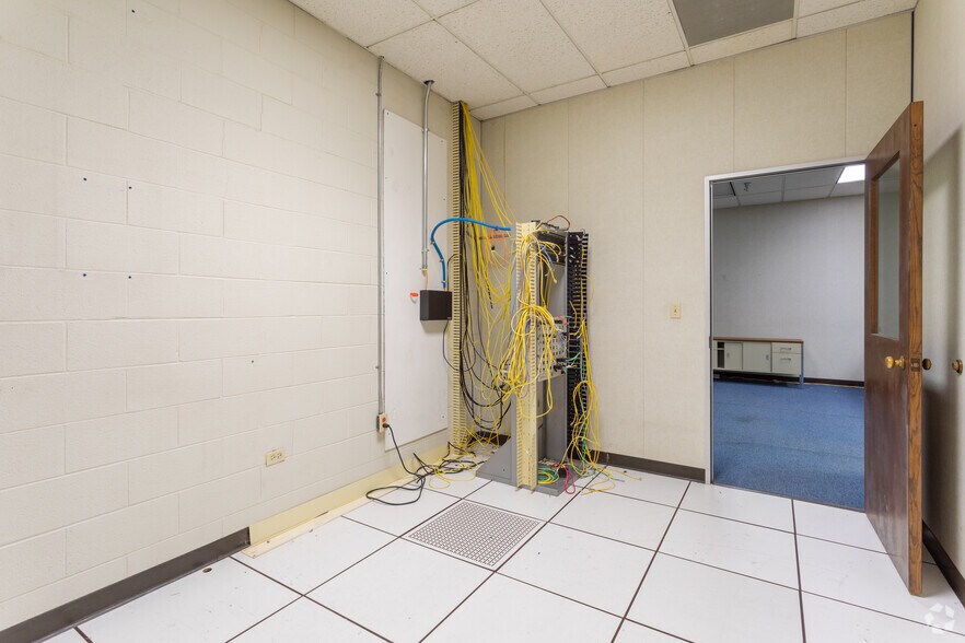 More Photos Of 458 Whitfield St, Fayetteville Manufacturing For Lease