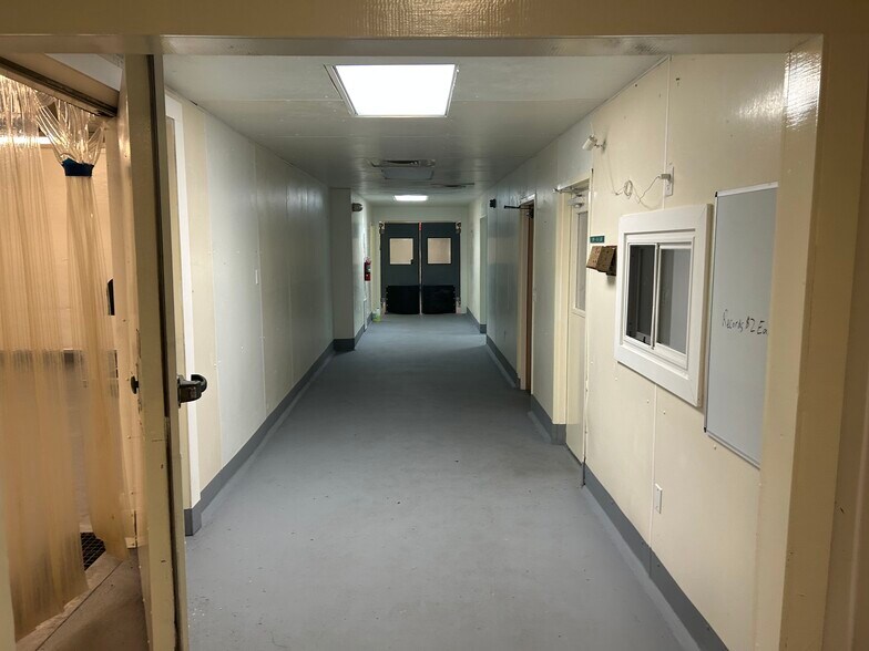 More Photos Of 174 NW 9th ave, Mulberry Distribution For Sale