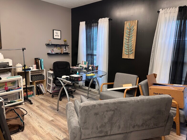 More Photos Of 2504 Veterans Memorial Pky S, Lafayette Office For Sale