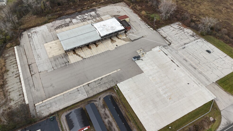 More Photos Of 11740 Dixie Hwy, Birch Run Truck Terminal For Lease