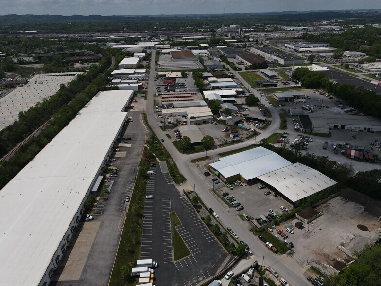 More Photos Of 410 McNally Dr, Nashville Warehouse For Lease