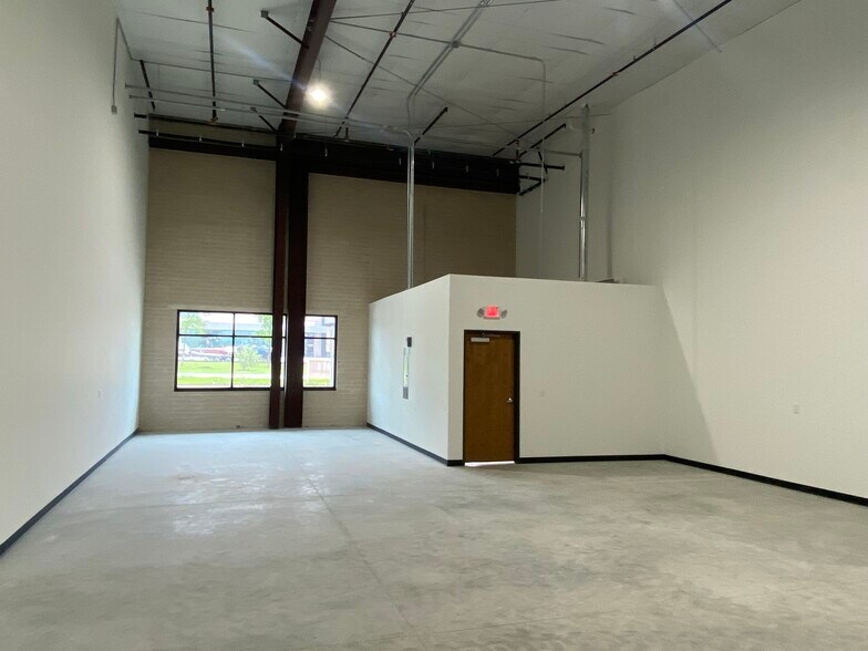 More Photos Of 176 Valley Ridge Blvd, Lewisville Light Manufacturing For Lease
