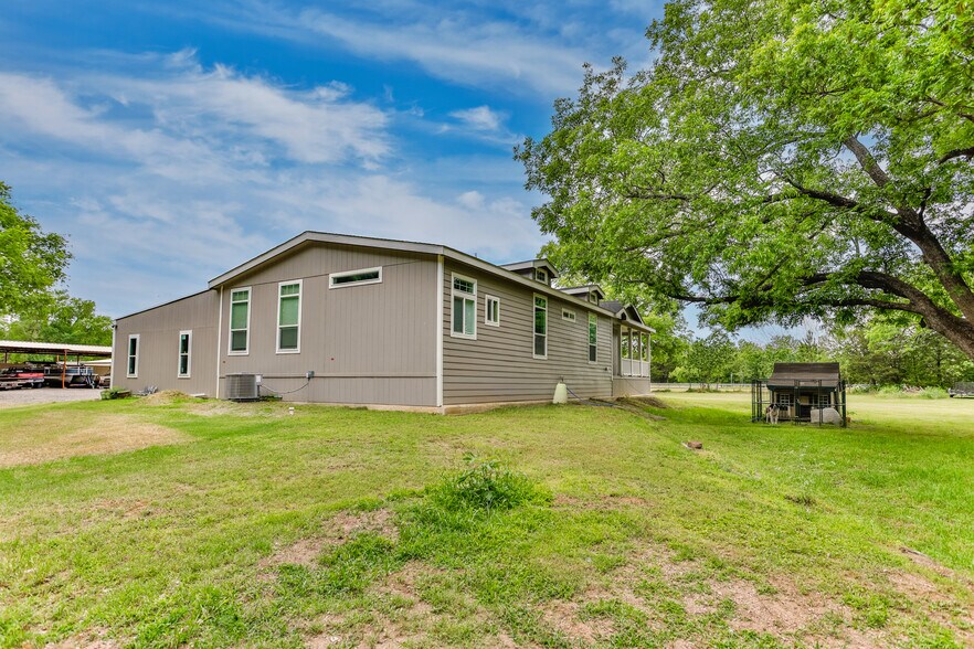 More Photos Of 59 Shawnee Trl, Whitesboro Showroom For Sale