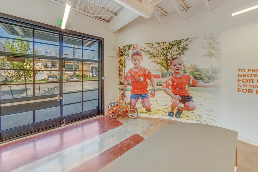 More Photos Of 121 St Emanuel St, Houston Flex For Sale