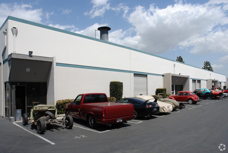 More Photos Of 18081-18091 Redondo Cir, Huntington Beach Light Manufacturing For Lease