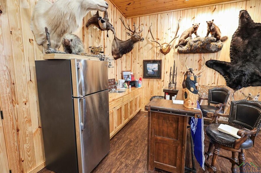 More Photos Of 1024 US Highway 59 N, Carthage Veterinarian Kennel For Sale