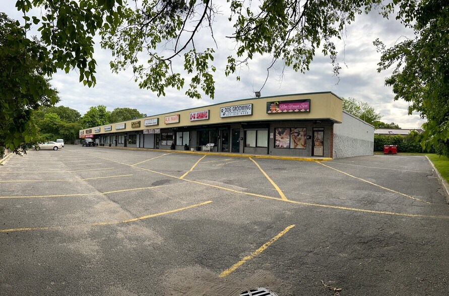 More Photos Of 357-379 Boyle Rd, Selden Restaurant For Lease