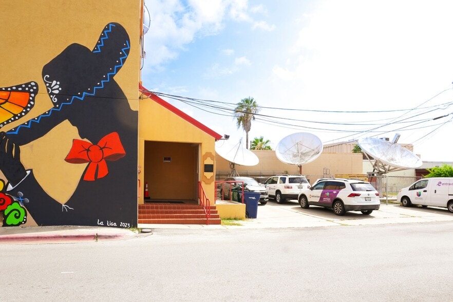 More Photos Of 102 N Mesquite St, Corpus Christi Office For Sale