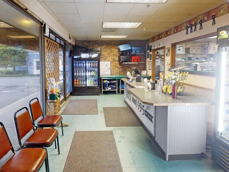 More Photos Of 137 Main St E, Girard Restaurant For Sale