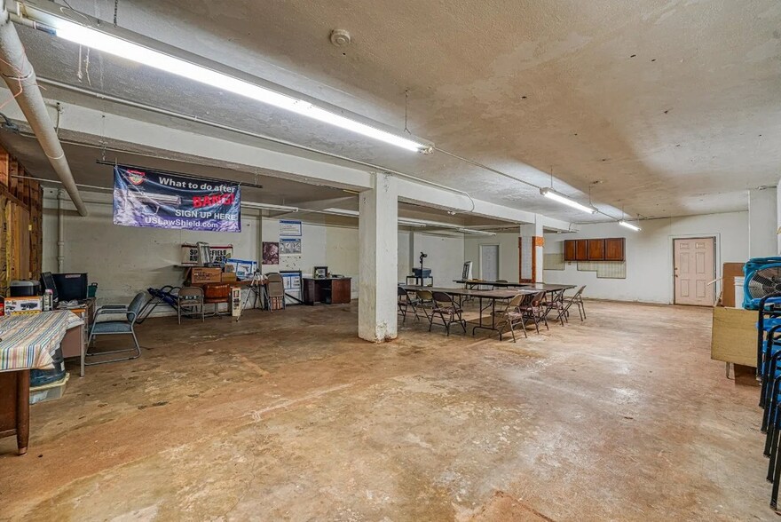 More Photos Of 113 S Main St, Altus Storefront For Sale