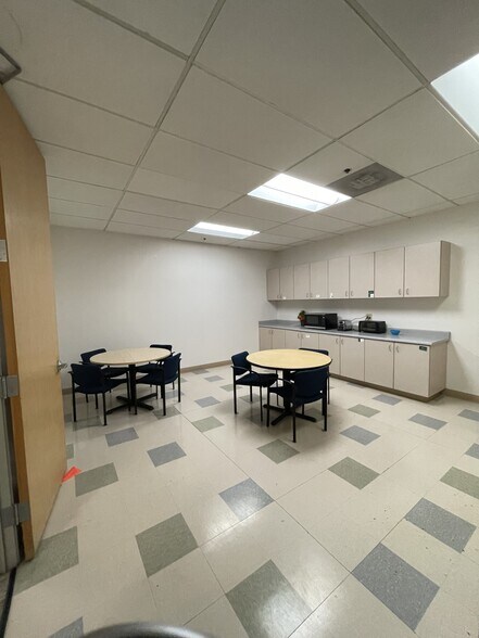 More Photos Of 5890 Stoneridge Dr, Pleasanton Medical For Lease