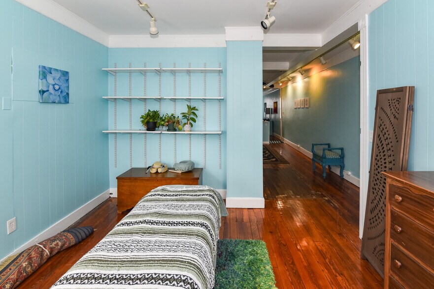 More Photos Of 3545 Chestnut Ave, Baltimore Office For Sale