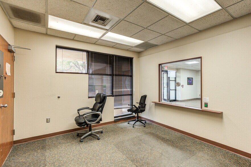 More Photos Of 3802-3806 Interstate 27, Lubbock Office For Sale