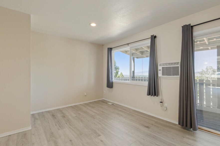More Photos Of 1754 Kimberly Dr, Klamath Falls Multifamily For Sale