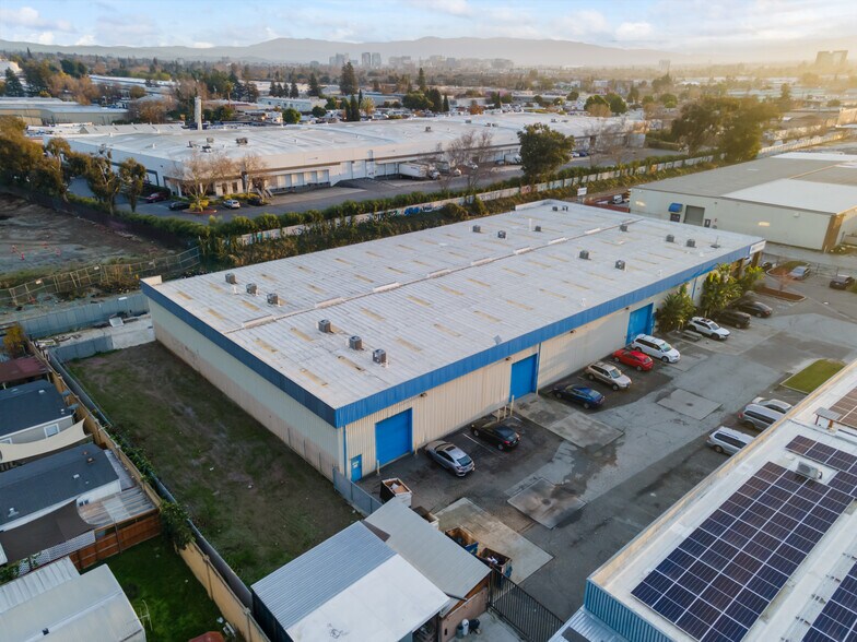 More Photos Of 894 Faulstich Ct, San Jose Warehouse For Sale