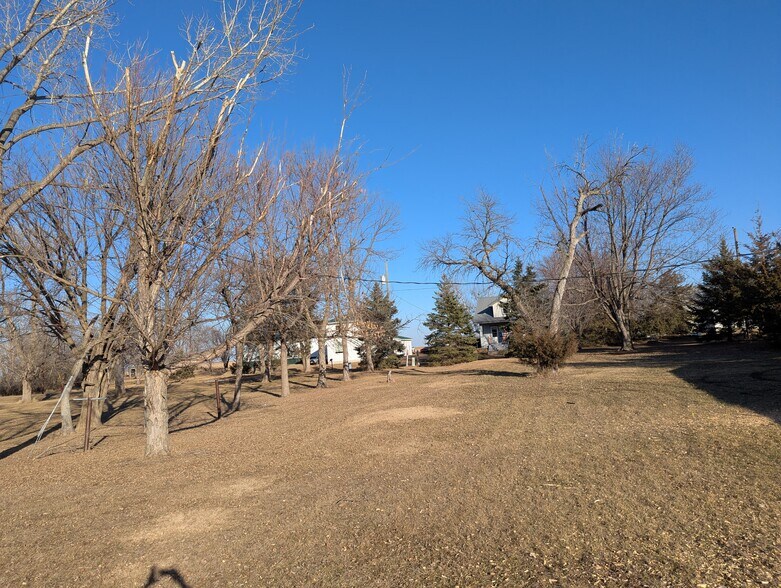 More Photos Of 340 Elm St E, Canova Sports And Entertainment For Sale