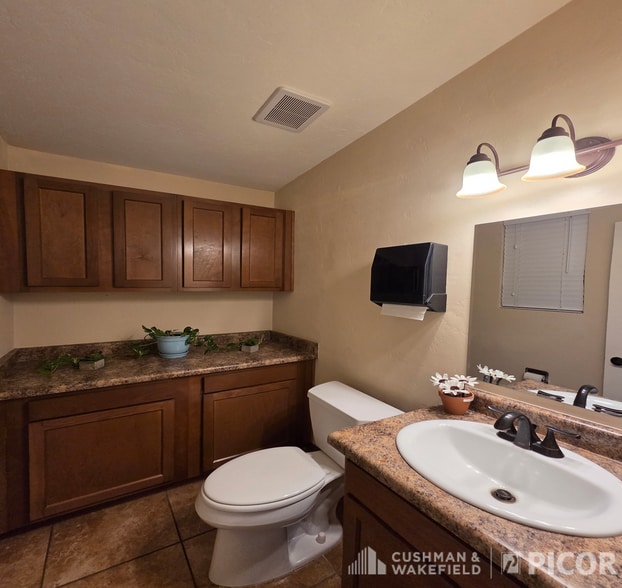 More Photos Of 2825 E 22nd St, Tucson Office Residential For Sale