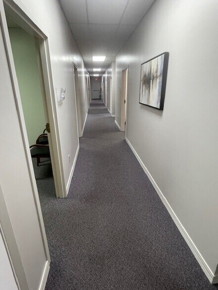 More Photos Of 1911 Mission 66, Vicksburg Medical For Lease