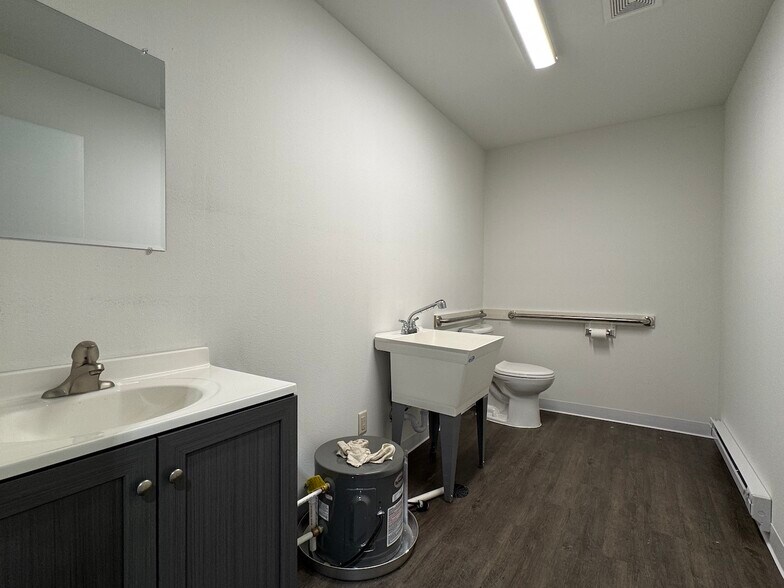 More Photos Of 801 N 9th Ave, Brandon Warehouse For Lease