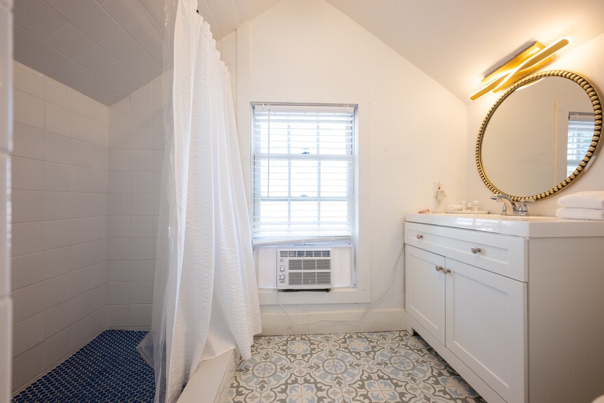 More Photos Of 412 Frances St, Key West Hotel For Sale