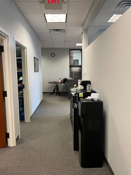 More Photos Of 25 Mountainview Blvd, Basking Ridge Storefront Retail Office For Lease