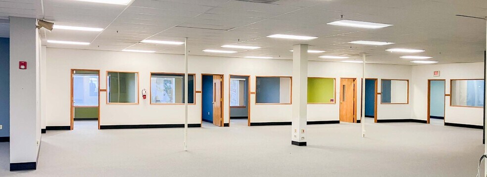 More Photos Of 12812 NE Whitaker Way, Portland Warehouse For Lease