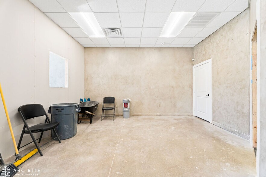 More Photos Of 5820 66th St, Lubbock Storefront Retail Office For Sale