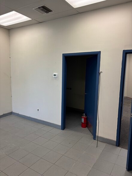 More Photos Of 2510 Boston Rd, Bronx Storefront For Lease