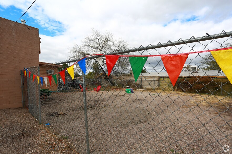 More Photos Of 2801 E Grant Rd, Tucson Freestanding For Lease