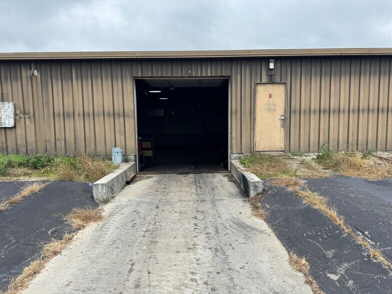 More Photos Of 6704 Pingree Rd, Crystal Lake Manufacturing For Lease