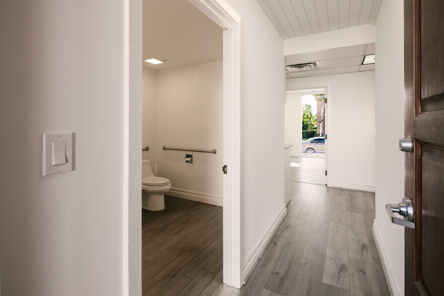 More Photos Of 2505 Canada Blvd, Glendale Office For Lease